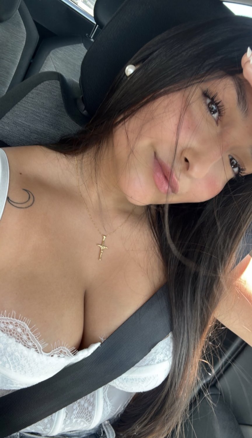 Carla,una buena perra de enormes tetas gran culo y cara de zorra, la combinación perfecta #gaHaVbKJ